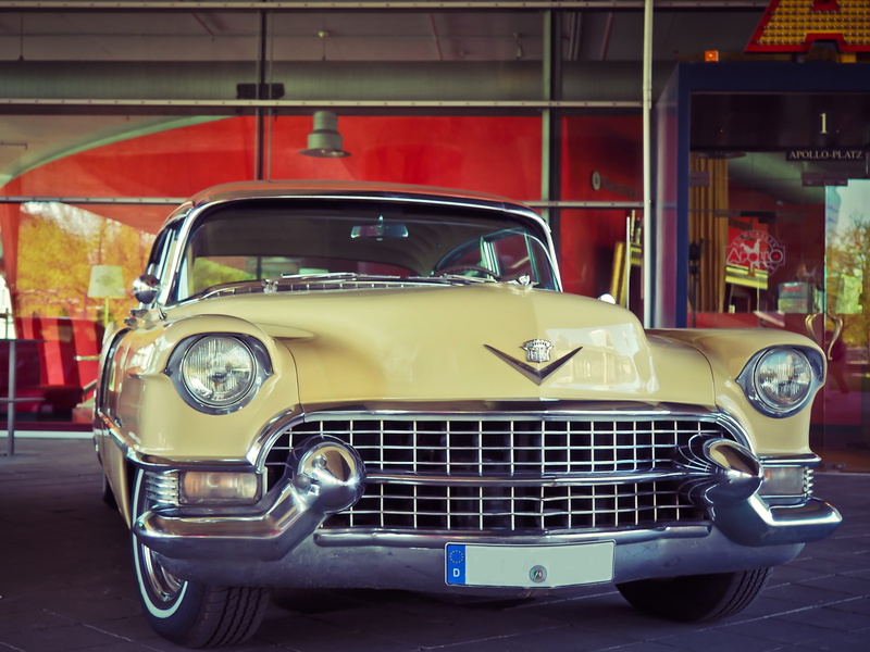 cadillac, street, 4K, cooler, pkw, building exterior, spotlight, old car, chrome, classic, grille, nostalgia, city, v8, retro styled, retro, transportation