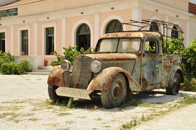ruined, 2K, old, single, beige, car, built structure, pickup, abandoned, rustic, land vehicle, white, transportation, wheel, mode of transportation, painted