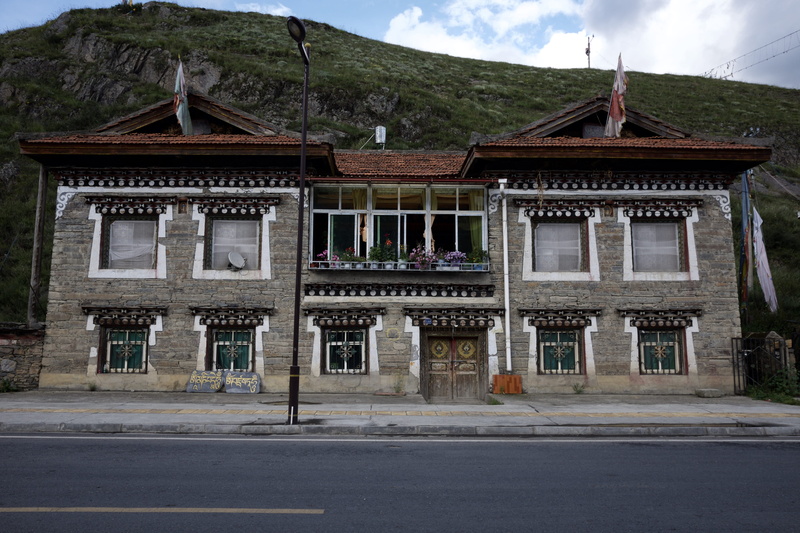 built structure, house, facade, architectural column, colourful house, china, plant, city, tagong, window, roof, residential district, entrance, rooftop