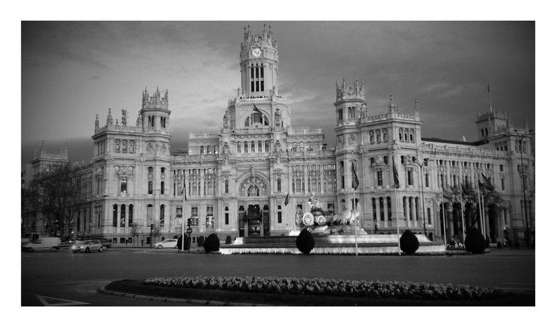 palace, travel, sky, built structure, day, incidental people, government, city, grayscale, transfer print, outdoors, post, the past, architecture, nature