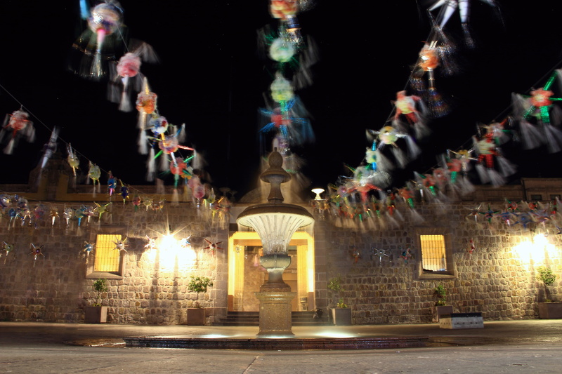art and craft, sculpture, méxico, downtown, plaza, piñatas, no people, fuente, light, building exterior, illuminated, city, night, representation, statue