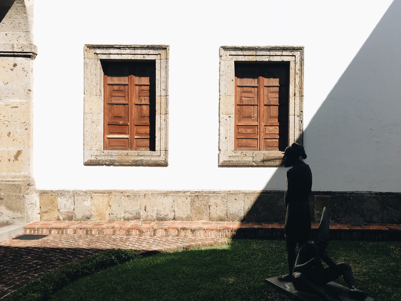 sun, wall - building feature, ventanas, wall, windows, sunshine, one person, grass, shadow, shadows, 2K, real people, nature, entrance, built structure