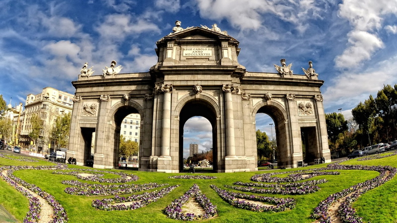 no people, hedge, plant, architecture, architectural column, building exterior, outdoors, the past, nature, sky, history, city, day, cloud - sky, Puerta de Alcalá
