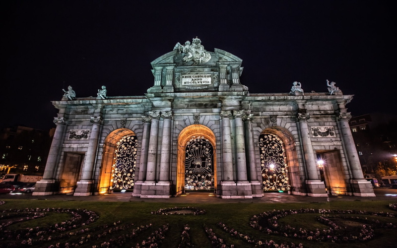 1080P, Puerta de Alcalá, Monuments