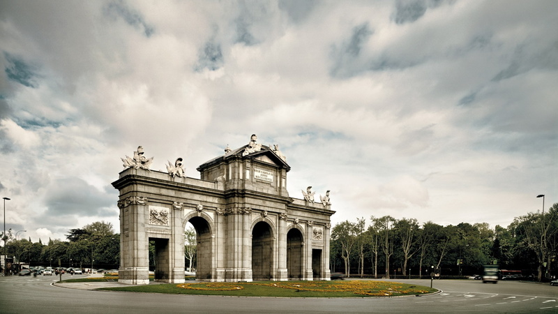 2K, puerta de alcal