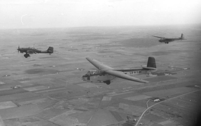 Military Aircrafts, DFS 230, 720P