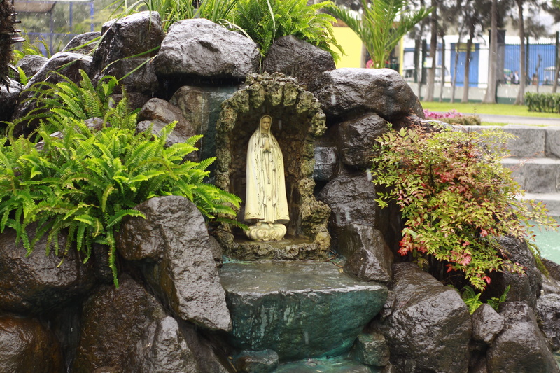 human representation, garden, representation, creativity, statue, art and craft, rock, outdoors, stone material, nature, formal garden, Photo, plant, water