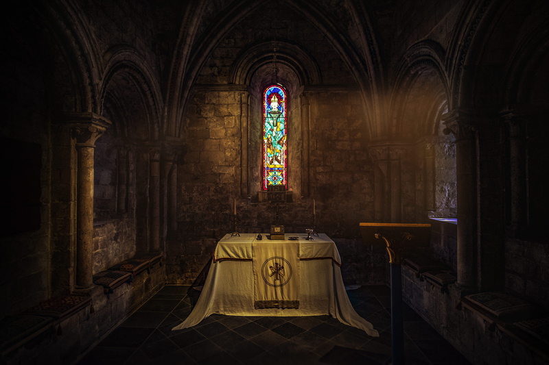 brown, uk, pew, arch, religious equipment, no people, belief, built structure, inside, altar, dover, castle, old, pray, religion, prayer, white, near, place of worship