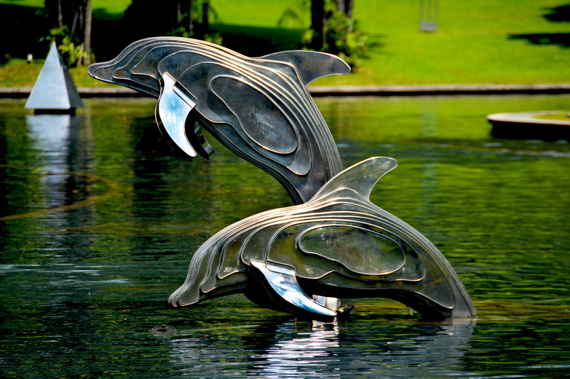 statue, plant, no people, 5K, symbol, lake, focus on foreground, landmark, aquatic, wildlife, marine, day, fun, animal themes, statues, bird, fin, beauty in nature