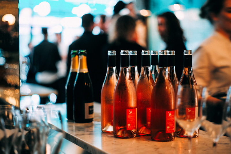 5K, les trois cochons, wine bottle, container, focus on foreground, bottle, københavn, bar counter, choice, group of people, glass - material, real people