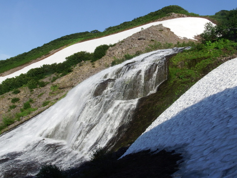 mountains, mountain stream, mountain valley, spillway, 1080P, no people, tourism, journey, mountain, outdoors, plant, clear sky, environment, flowing water