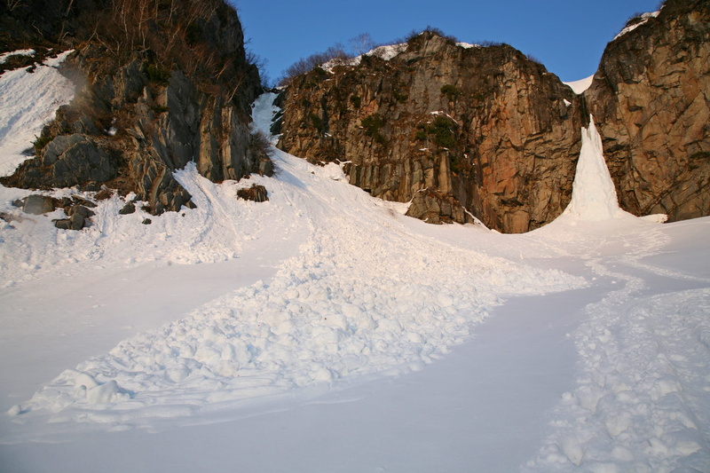 mountains, threshold, beauty in nature, mountain valley, land, rock - object, sky, no people, tranquil scene, cold temperature, solid, stones, highlands