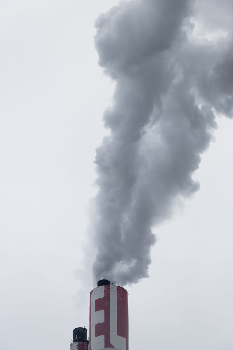 smokestack, society, smoke stack, low angle view, no people, red, polluting, 5K, plant, sky, built structure, smoke, climate, outdoors, emitting, environmental damage