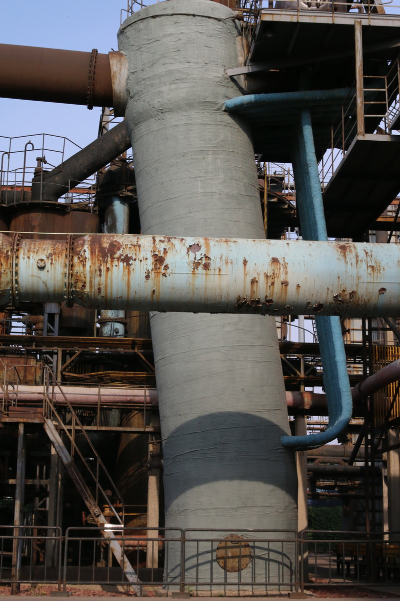 metal, pipe - Tube, no people, tube, 5K, old, connection, industry, city, outdoors, equipment, water pipe, low angle view, fuel and Power Generation, steel