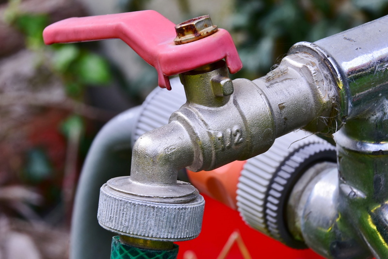 garden, rust, summer, connection, hose, water, no people, machine valve, safety, close-up, industry, pipe - tube, machinery, valve, metal, outdoors, focus on foreground