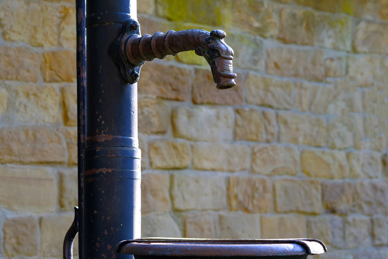 close-up, vintage, tap, fountain, day, 5K, ornament, structure, drop, line, water, nostalgia, water distribution, running water, architecture, water pipe