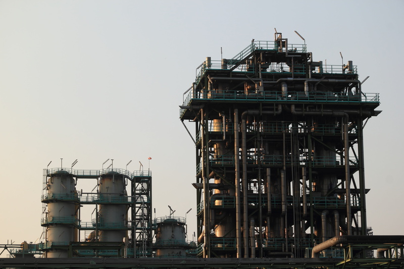 sky, business, industrial, alsumer, water, pollution, clear sky, factory, industry, chemical plant, berg, day, outdoors, 4K, refinery, nature, oil industry