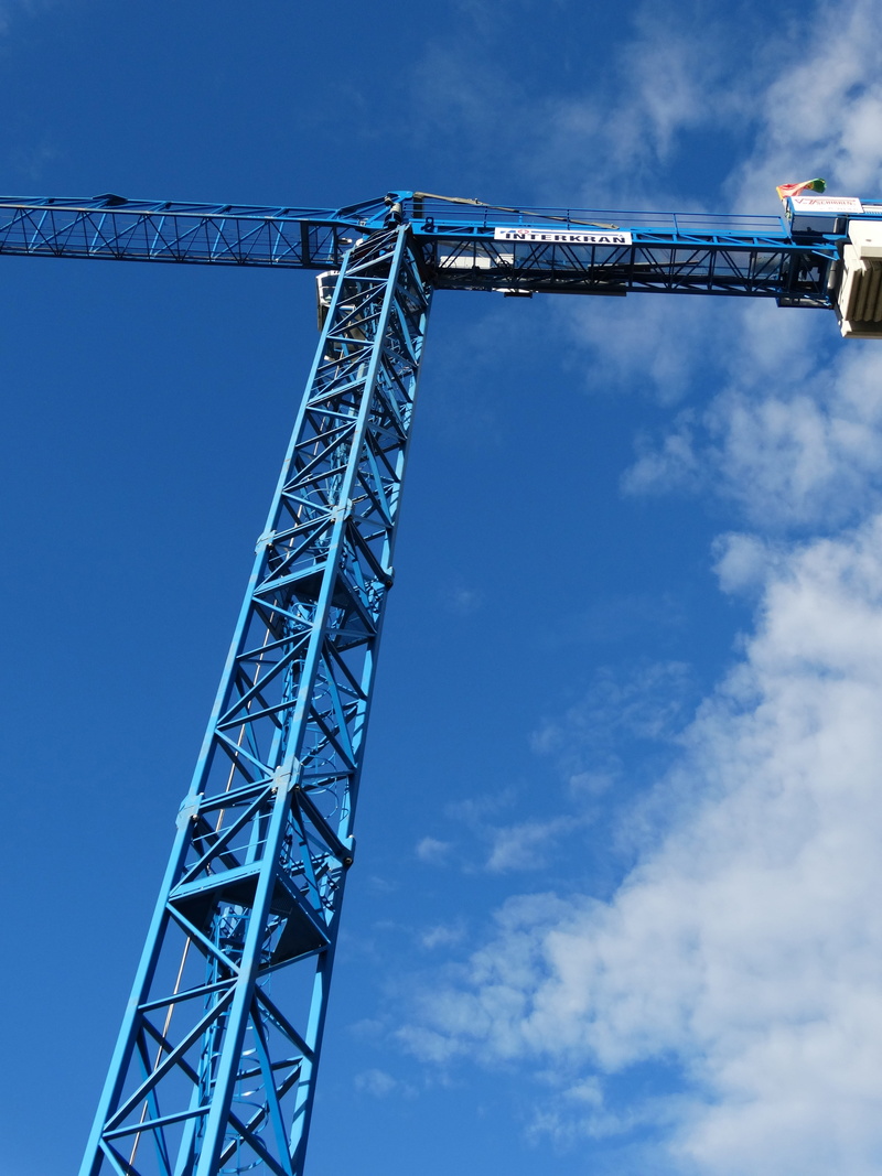load crane, 5K, low angle view, outdoors, no people, metal, equipment, blue, architecture, tall - high, construction equipment, alloy, Crane, industry