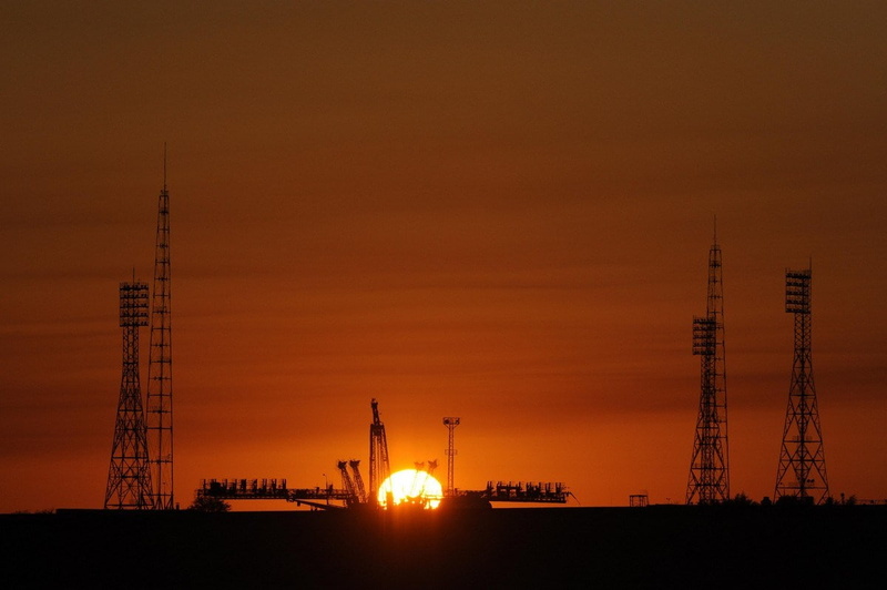 steel, building, sky, offshore platform, silhouette, no people, dusk, 480P, tower, alloy, technology, built structure, drilling rig, industry, sun, sunset