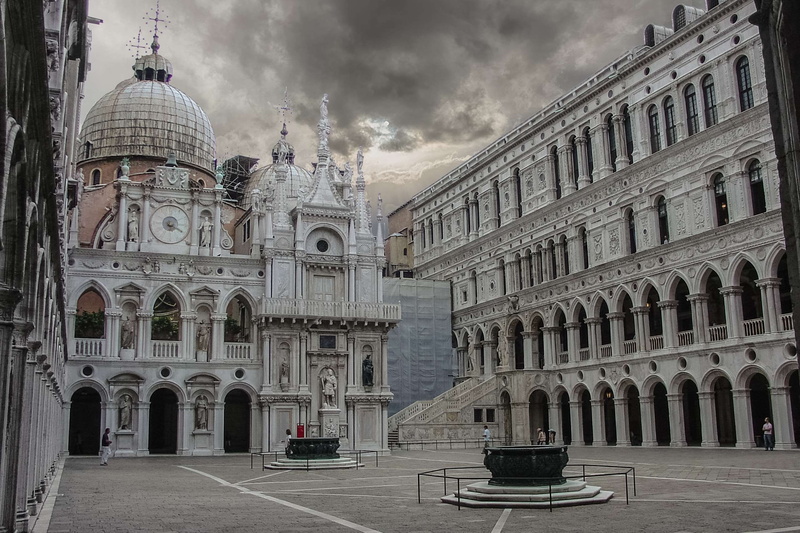 arch, historically, church, monument, building exterior, landmark, spirituality, famous, italy, dark clouds, architecture, city, dome, doges palace, italian