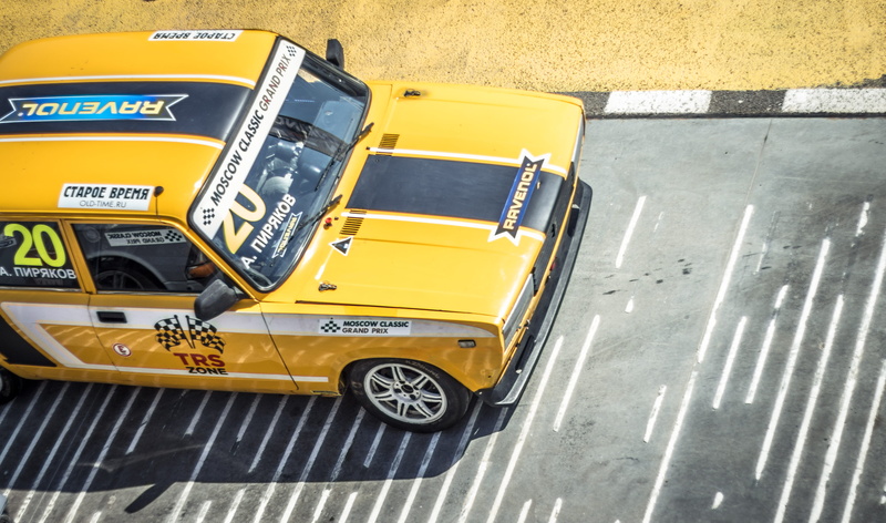 transport, day, vehicle, school bus, road, bonnet, sign, motorsport, sunlight, rally, yellow, symbol, 4K, tuning, wheel, land vehicle, russium, track