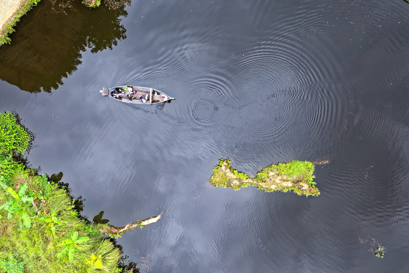 indoensia, middle, mode of transportation, outdoors, boat, floating on water, view, tree, ripple, aerial shot, body, transportation, birds eye view, reflection