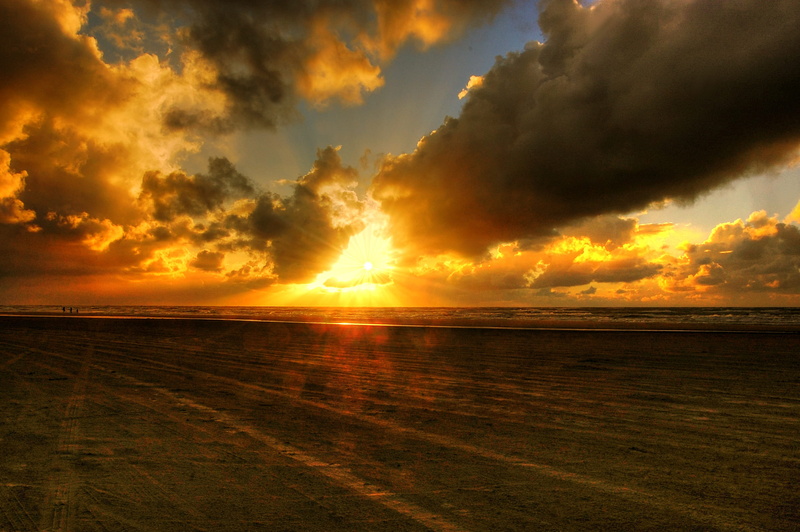 sun, field, orange color, seashore, horizon, sky, sea, water, clouds, horizon over water, dramatic sky, tranquility, waves, sunglare, sunrise