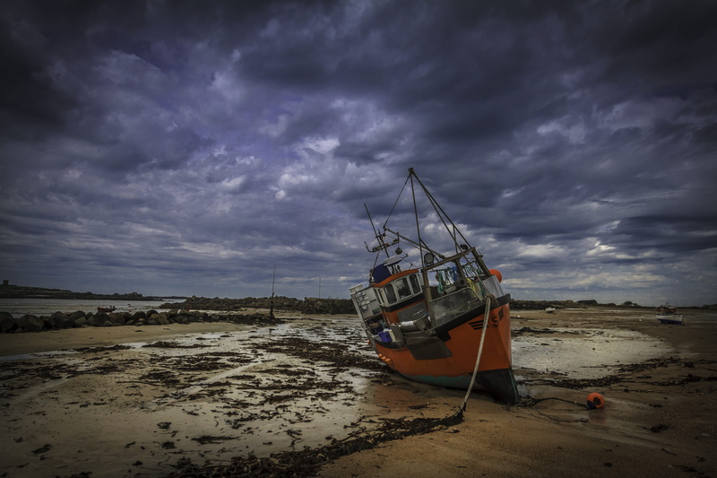 water, Channel Islands, moored, land, nautical vessel, beach, sky, nature, beauty in nature, overcast, Fishing Boat, low tide, transportation, Guernsey