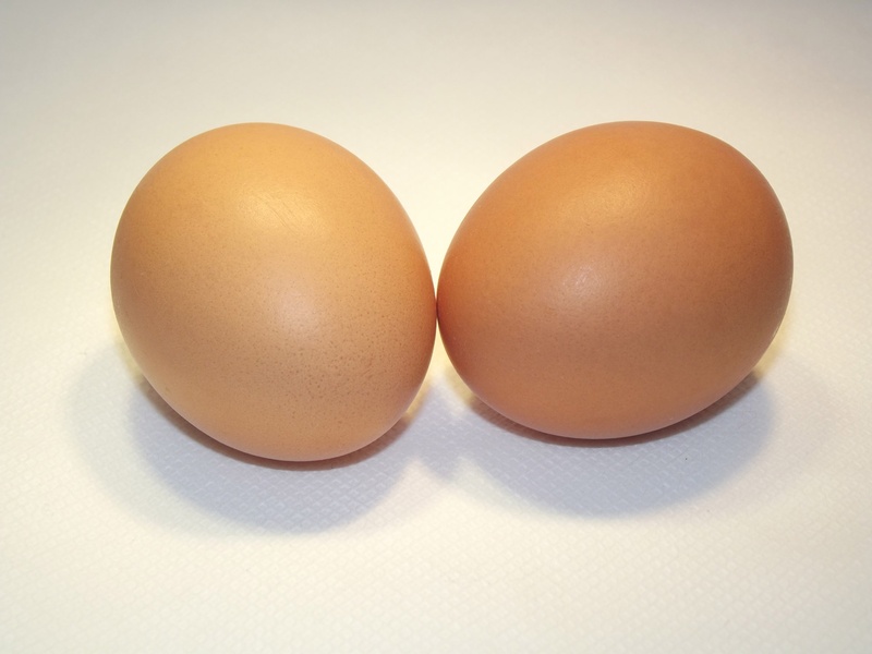 studio shot, healthy eating, diet, 1080P, white background, protein, eggs, white, two, nutritious, easter, raw food, close-up, food, raw, fragility, still life