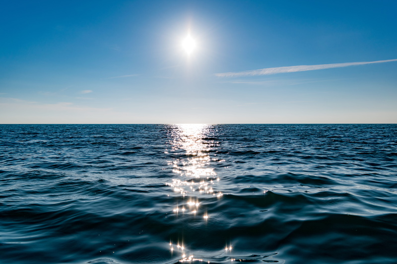 infinite, nature, moonlight, beauty in nature, 5K, daytime, reflection, wafe, outdoors, horizon over water, sky, sunset, body, water, sun, impressive