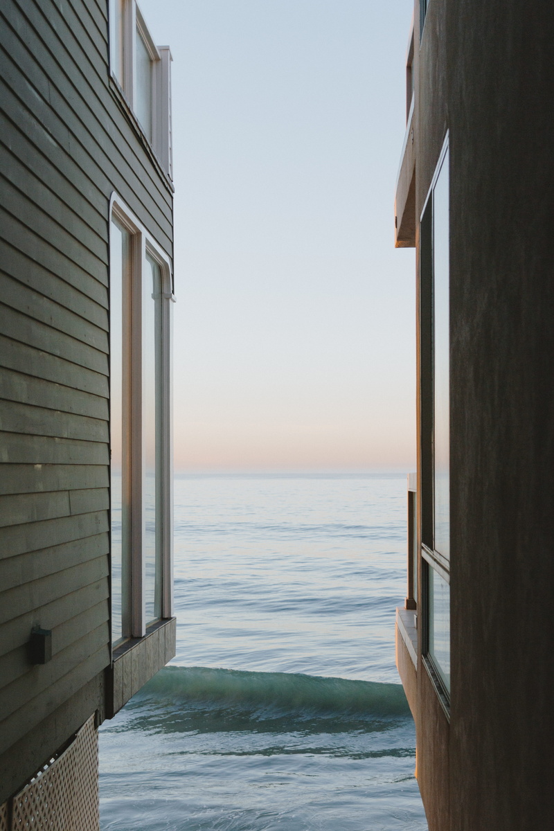 seawaves, splashing, building, sky, luxury, no people, nature, body, house, ocean, near, horizon over water, 5K, shore, outdoors, clear sky, water, built structure