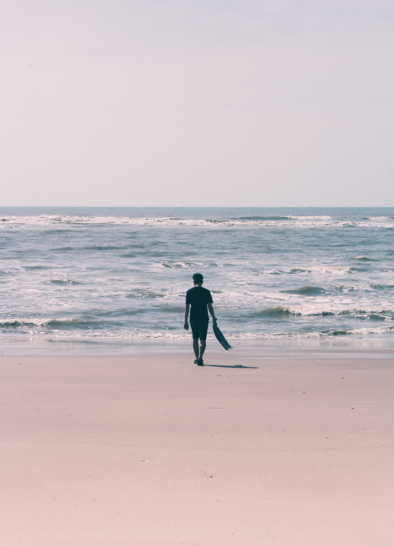 leisure activity, beauty in nature, beach, land, water, adventure, rear view, sky, minimal, full length, lifestyles, 4K, horizon over water, scenics - nature