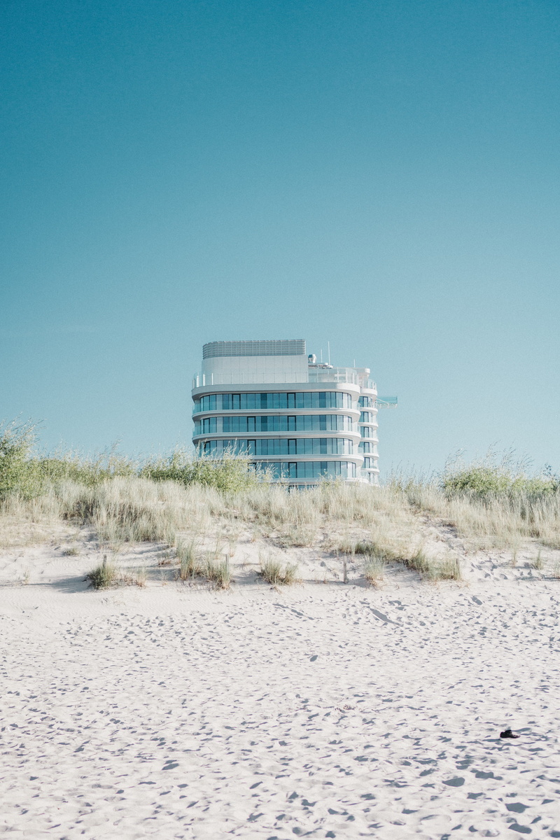 minimal, teal, travel, grasses, sea, vacations, urban, dune, no People, painted, beach, water, blue, 5K, famous Place, travel Destinations, glass, built Structure