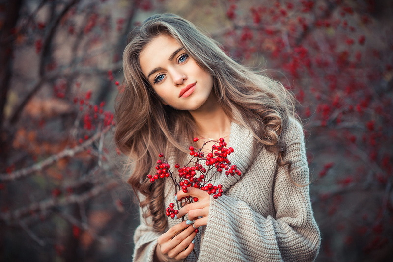 smirk, portrait, sweater, rowanberry, women, looking at viewer, 720P, long hair, curly hair, Sergey Shatskov, women outdoors, blue eyes, rowan, face, brunette