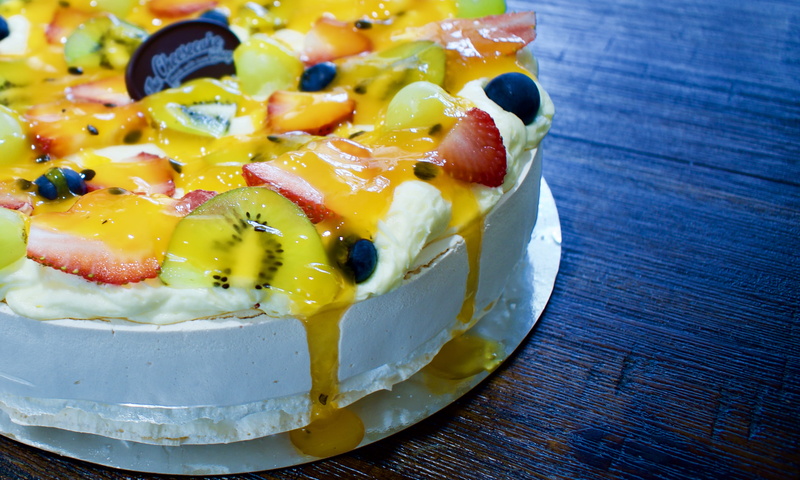 no people, pavlova, bake, blueberry, indulgence, freshness, dessert, kiwi, close-up, sweets, sweet, meal, icing, fruits, serving size, table, fruit salad