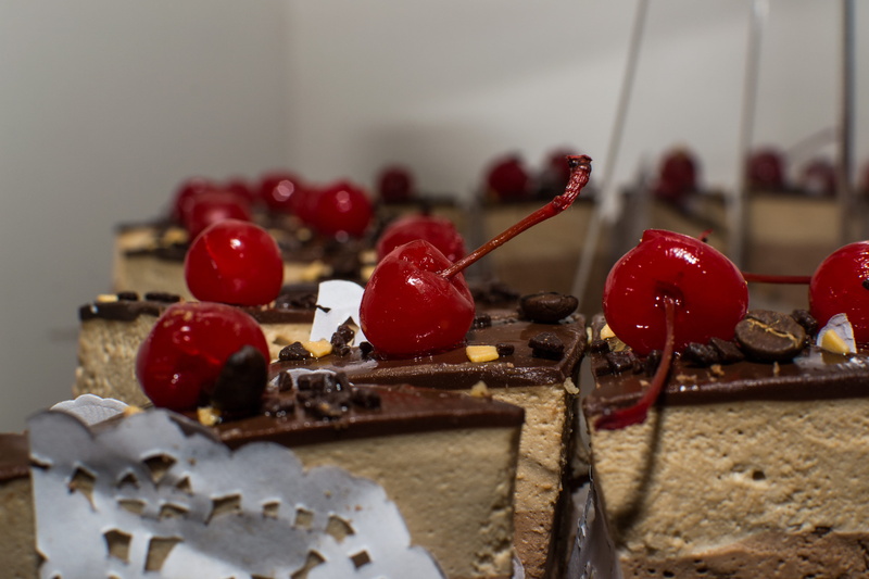 creme, cookie, red currant, close-up, temptation, chocolate, food, sweets, food and drink, gingerbread, sweet food, chocolate cake, biscuit, baked, fruit