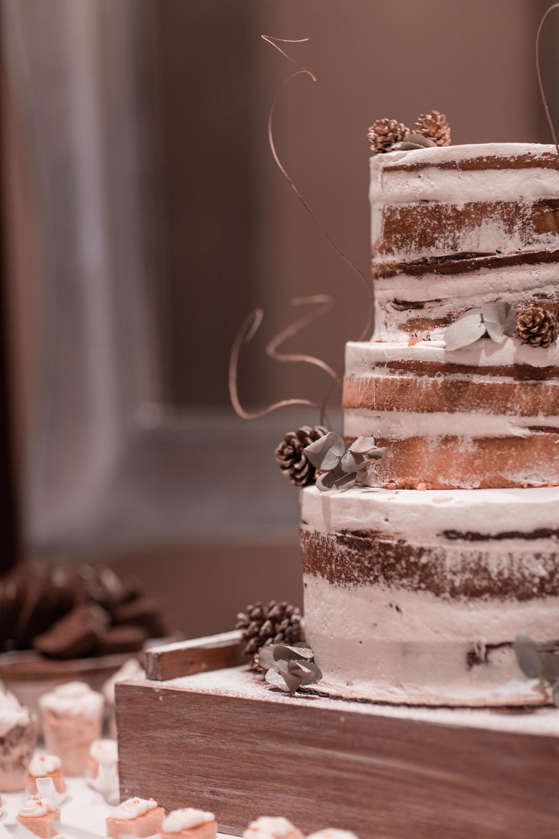 unhealthy eating, shop, sweet, wedding cake, cake, icing, person, apparel, cream, 5K, chocolate cake, sweets, no people, robe, sweet food, bakery, close-up