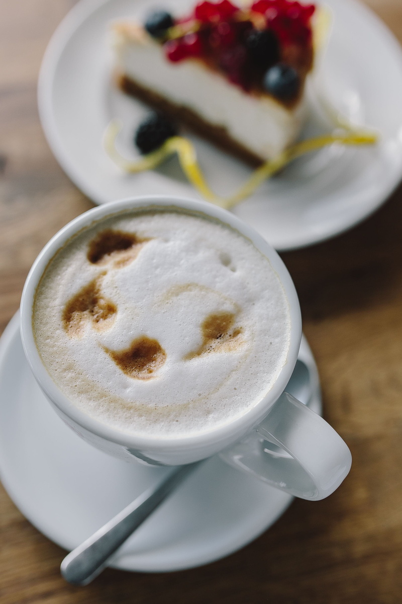 wood - Material, close-up, plate, pie, indulgence, drink, sweet Food, time, temptation, latte, cafe, frothy drink, fruit, mug, cappuccino, food And Drink