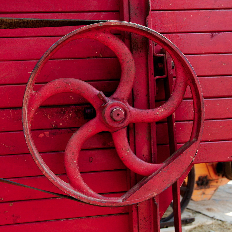 railing, machinery, protection, design, circle, transportation, threshing, machine valve, iron - metal, close-up, 1080P, no people, outdoors, pattern