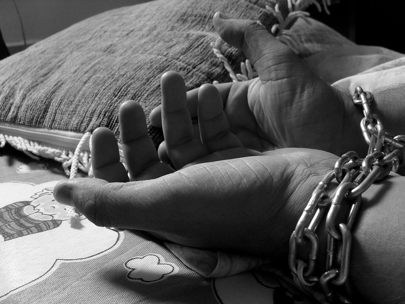 human foot, human body part, greyscale, jewelry, prisoner, human trafficking, photo, human finger, real people, 1080P, furniture, human, relaxation, slavery