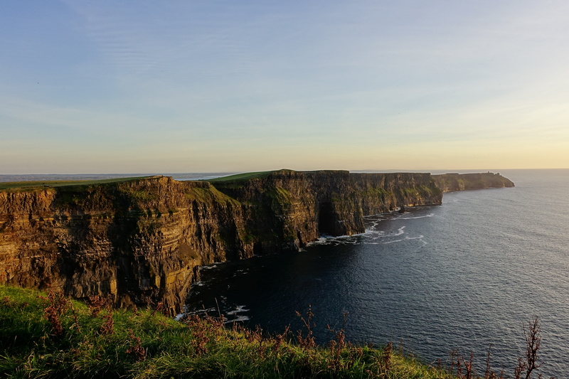 tranquil scene, non-urban scene, cliff, cliffs, nature, plant, rock, no people, beach, 5K, water, ireland, beauty in nature, tranquility, sky, land, sunset