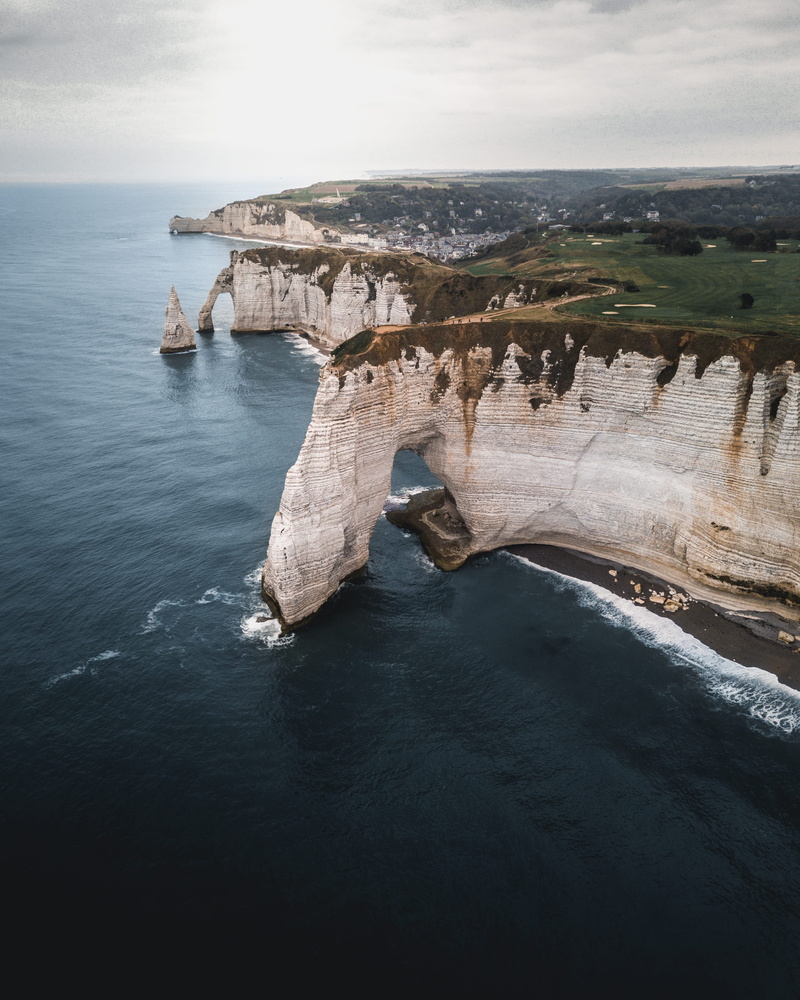 nature, green, non-urban scene, solid, outdoors, eroded, beauty in nature, sky, sea, horizon over water, rock, 2K, etretat, brown, tranquil scene, rock - object