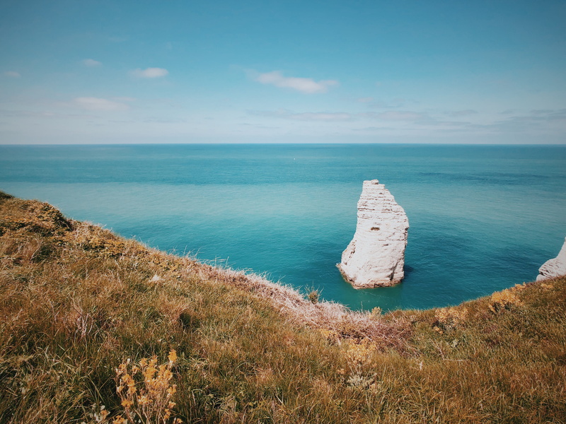 blue, non-urban scene, land, shore, idyllic, horizon, étretat, ocean, tranquility, solid, minimal, outdoors, stack rock, exploring, france, beach, scenics - nature