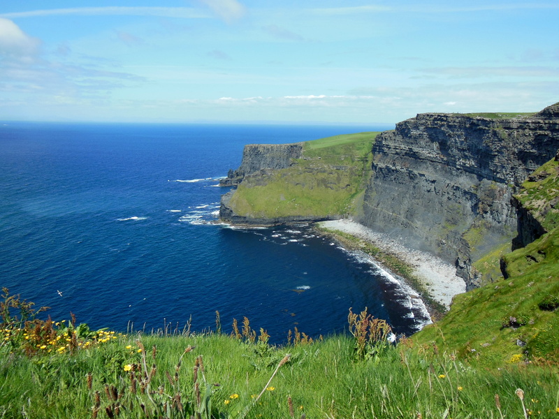 high angle view, beauty in nature, cliff, sky, blue, blue sky, horizon, plant, nature, idyllic, beside, cliffs of moher munster, water, green, horizon over water