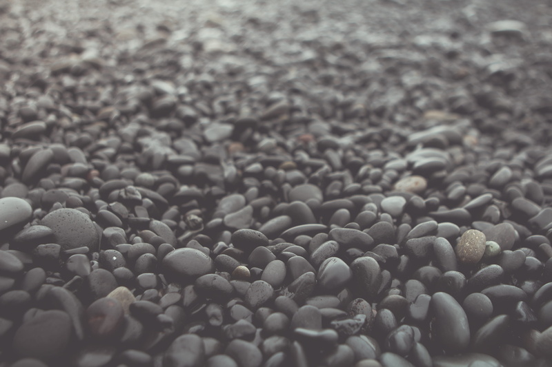 iceland, reynisfjara, selective focus, nature, beach, stone - object, stone, rock, outdoors, large group of objects, 5K, land, pebble, backgrounds, solid