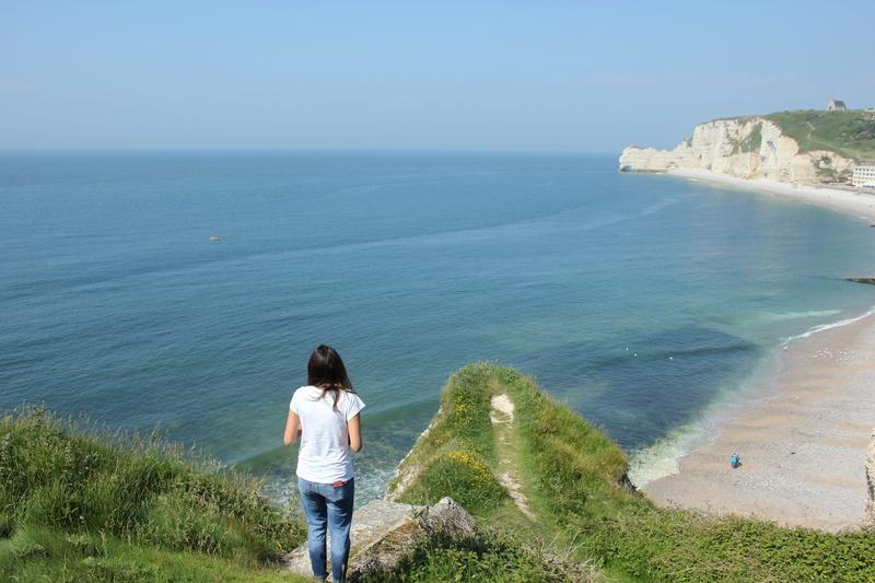 sea, Etretat, leisure activity, water, 5K, Tourism, grass, sky, plant, beach, outdoors, land, horizon, one person, vacation, beauty in nature, standing