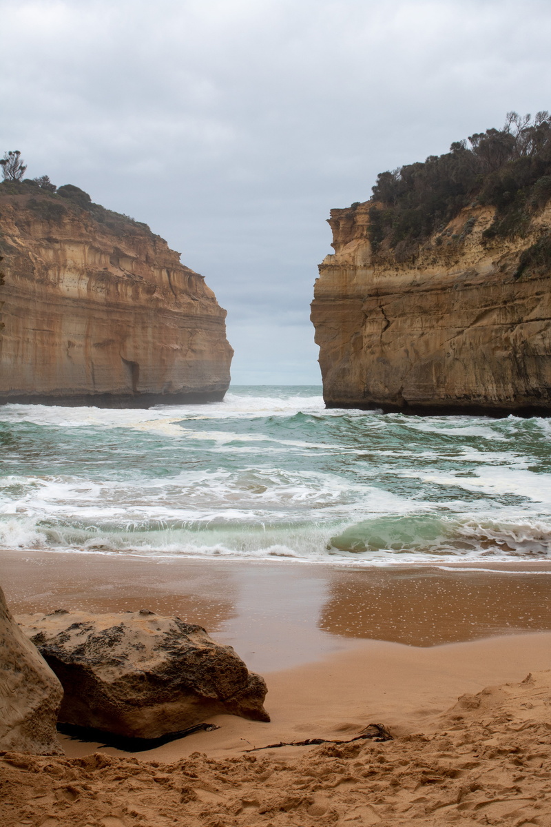 land, outdoors, rock - object, environment, great ocean road, sea, eroded, nature, landscape, 5K, outdoor, rock, beauty in nature, rock formation, sport