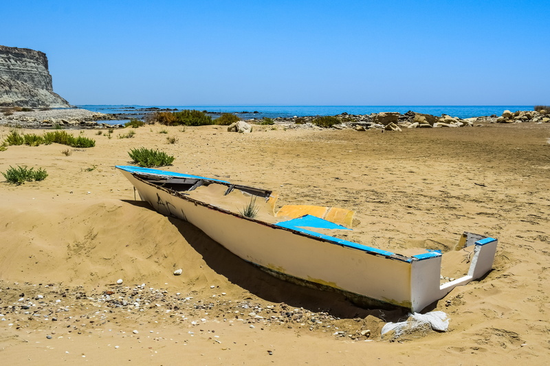 beach, no people, calm, 5K, land, zapalo beach, tranquil scene, scenic, nature, horizon, transportation, broken, rowboat, nautical vessel, landscape, sky