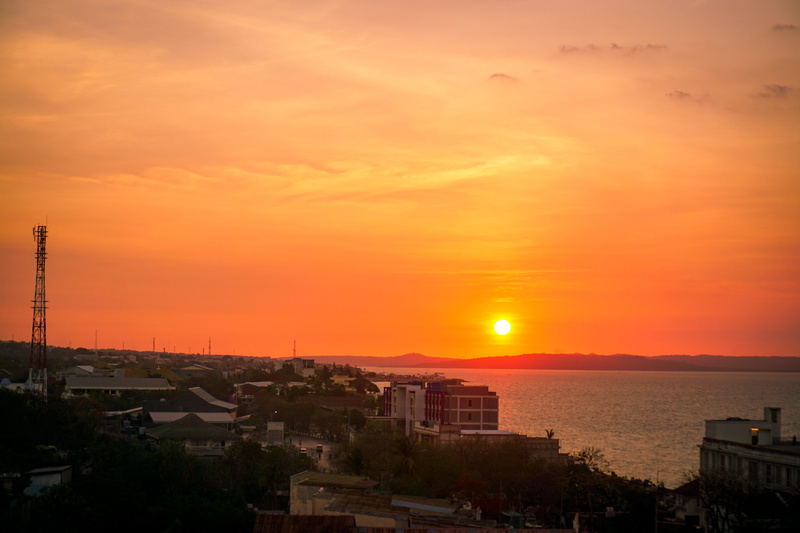 sea, sun, sunset, nature, dawn, 5K, town, architecture, townscape, metropolis, romantic sky, building, residential district, cloud - sky, beauty in nature