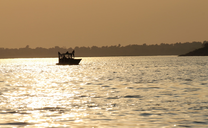 sky, nautical vessel, maheshwar, travel, sea, reflection, waterfront, sailing, 4K, peace, boat, outdoors, black, orange color, mode of transportation